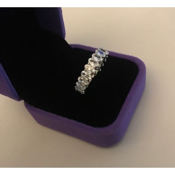 Gorgeous New 5.5 Ct Oval Cut Sim Diamond Eternity Band Ring Sz 8~925 Sterling - Picture 2 of 6